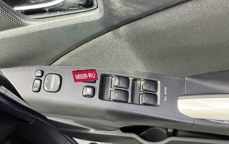 Toyota ISis I, 2013 год, 1 044 000 рублей, 14 фотография