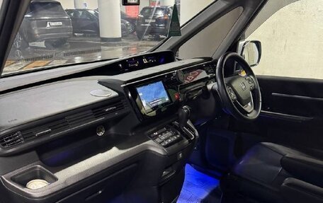 Honda Stepwgn IV, 2021 год, 2 350 000 рублей, 9 фотография