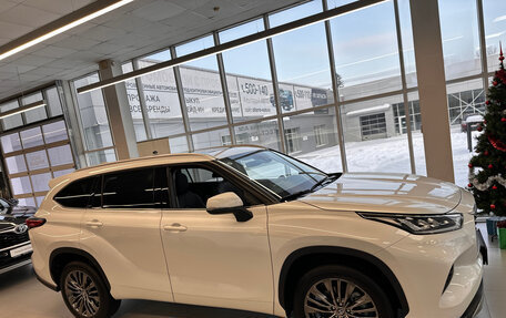 Toyota Highlander, 2025 год, 7 350 000 рублей, 3 фотография