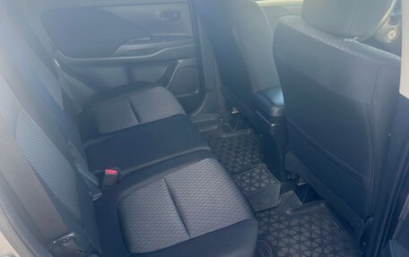 Mitsubishi Outlander III рестайлинг 3, 2012 год, 1 190 000 рублей, 10 фотография