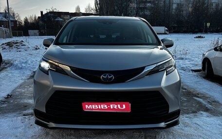 Toyota Sienna, 2021 год, 4 400 000 рублей, 1 фотография