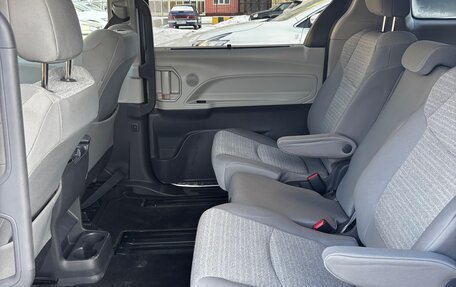 Toyota Sienna, 2021 год, 4 400 000 рублей, 12 фотография