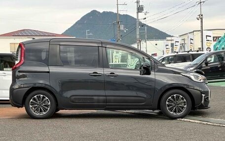 Toyota Sienta, 2022 год, 1 621 000 рублей, 4 фотография