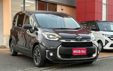 Toyota Sienta, 2022 год, 1 621 000 рублей, 3 фотография
