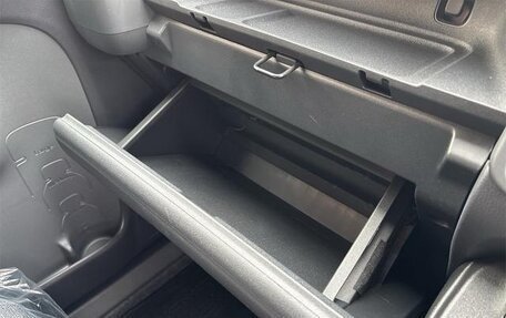 Toyota Sienta, 2022 год, 1 621 000 рублей, 17 фотография