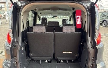Toyota Sienta, 2022 год, 1 621 000 рублей, 27 фотография