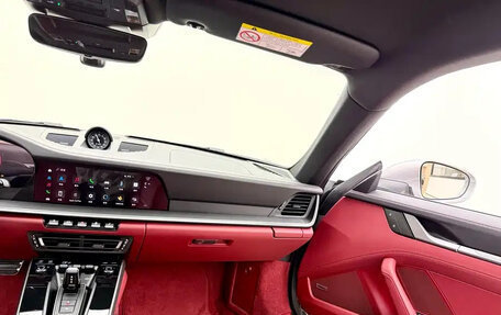 Porsche 911, 2023 год, 13 000 000 рублей, 17 фотография