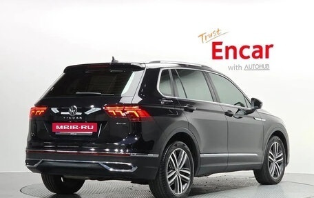 Volkswagen Tiguan II, 2022 год, 3 990 548 рублей, 2 фотография