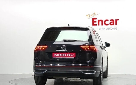 Volkswagen Tiguan II, 2022 год, 3 990 548 рублей, 3 фотография