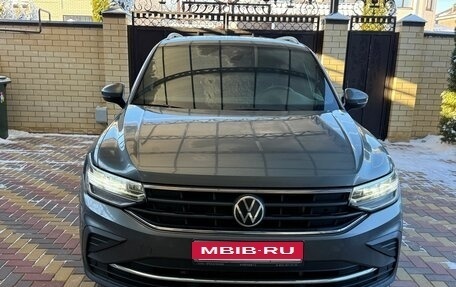 Volkswagen Tiguan II, 2021 год, 3 200 000 рублей, 2 фотография