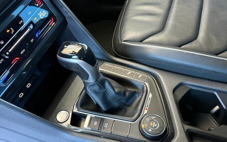 Volkswagen Tiguan II, 2021 год, 3 200 000 рублей, 24 фотография