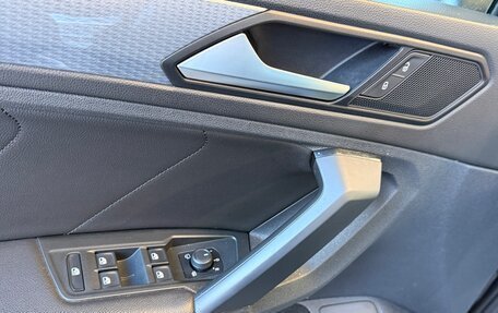 Volkswagen Tiguan II, 2021 год, 3 200 000 рублей, 20 фотография