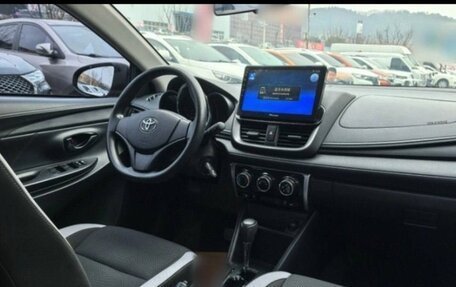 Toyota Yaris, 2021 год, 1 550 000 рублей, 9 фотография