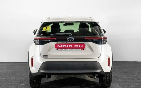 Toyota Yaris Cross, 2022 год, 2 100 000 рублей, 4 фотография