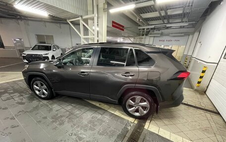 Toyota RAV4, 2020 год, 2 600 000 рублей, 3 фотография