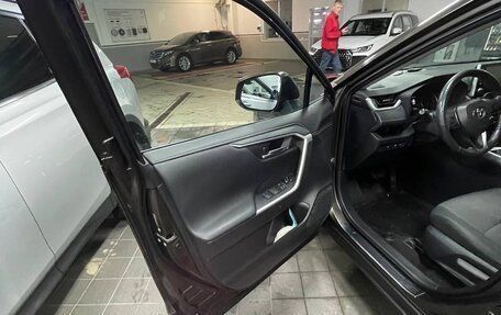 Toyota RAV4, 2020 год, 2 600 000 рублей, 11 фотография