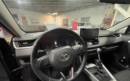 Toyota RAV4, 2020 год, 2 600 000 рублей, 8 фотография