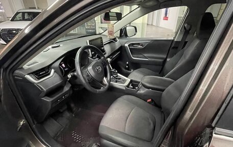 Toyota RAV4, 2020 год, 2 600 000 рублей, 10 фотография