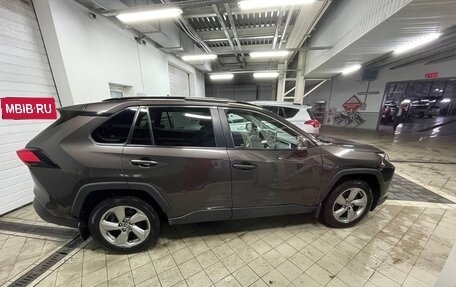 Toyota RAV4, 2020 год, 2 600 000 рублей, 4 фотография