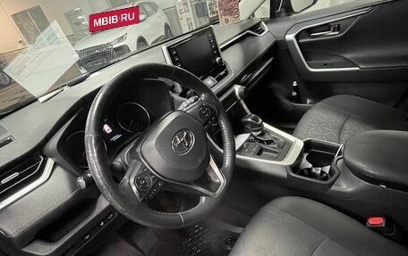 Toyota RAV4, 2020 год, 2 600 000 рублей, 9 фотография