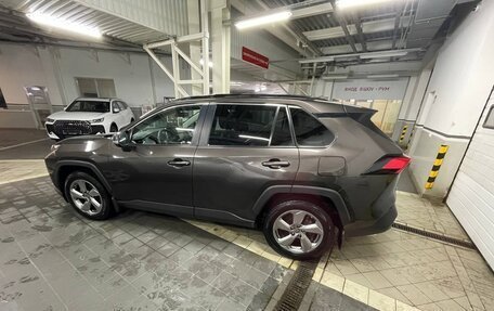 Toyota RAV4, 2020 год, 2 600 000 рублей, 21 фотография