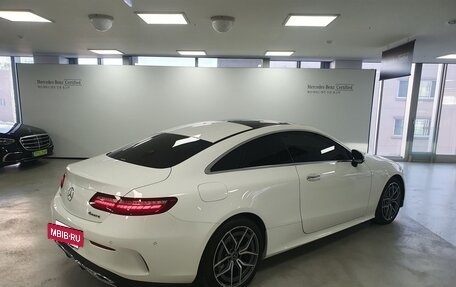 Mercedes-Benz E-Класс, 2022 год, 6 310 000 рублей, 2 фотография