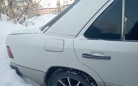 Mercedes-Benz E-Класс, 1993 год, 350 000 рублей, 6 фотография