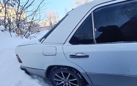 Mercedes-Benz E-Класс, 1993 год, 350 000 рублей, 7 фотография