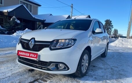 Renault Logan II, 2015 год, 1 050 000 рублей, 2 фотография