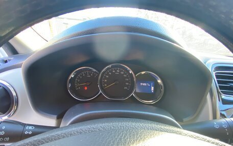 Renault Logan II, 2015 год, 1 050 000 рублей, 12 фотография