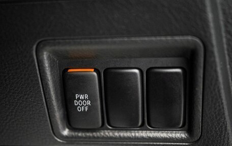 Toyota ISis I, 2012 год, 1 200 000 рублей, 17 фотография