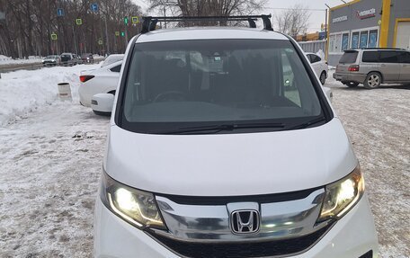 Honda Stepwgn IV, 2015 год, 2 000 000 рублей, 2 фотография