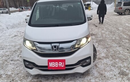 Honda Stepwgn IV, 2015 год, 2 000 000 рублей, 3 фотография