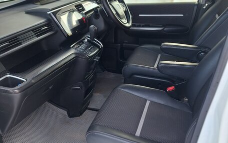 Honda Stepwgn IV, 2015 год, 2 000 000 рублей, 23 фотография