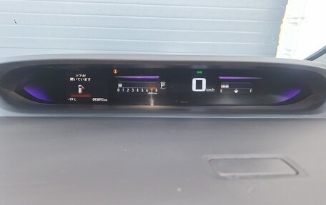 Honda Stepwgn IV, 2015 год, 2 000 000 рублей, 27 фотография