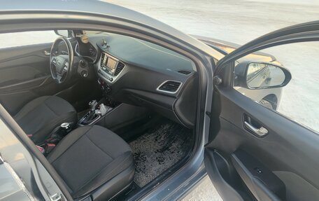 Hyundai Solaris II рестайлинг, 2018 год, 1 100 000 рублей, 7 фотография