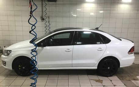 Volkswagen Polo VI (EU Market), 2018 год, 1 350 000 рублей, 2 фотография