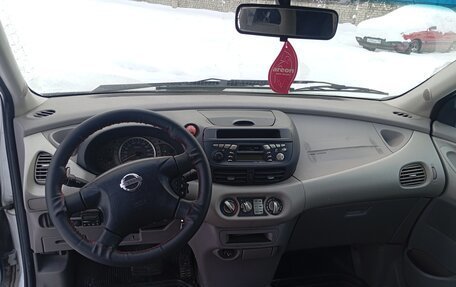 Nissan Tino, 2001 год, 280 000 рублей, 10 фотография
