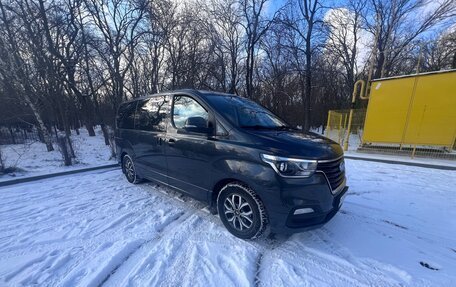 Hyundai H-1 II рестайлинг, 2021 год, 3 500 000 рублей, 2 фотография