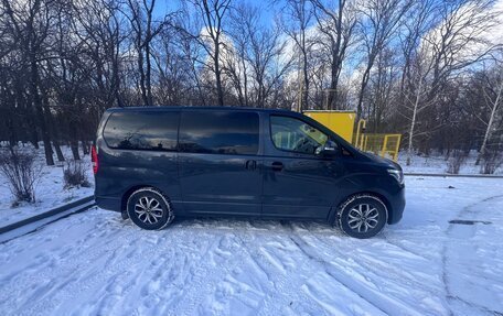 Hyundai H-1 II рестайлинг, 2021 год, 3 500 000 рублей, 3 фотография