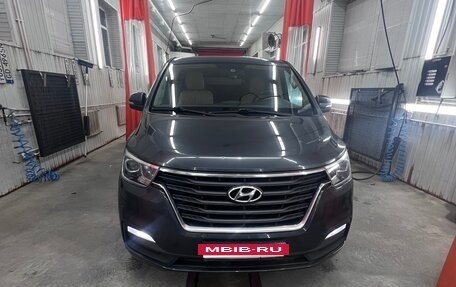 Hyundai H-1 II рестайлинг, 2021 год, 3 500 000 рублей, 9 фотография