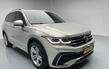 Volkswagen Tiguan II, 2023 год, 1 999 003 рублей, 3 фотография