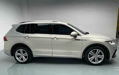 Volkswagen Tiguan II, 2023 год, 1 999 003 рублей, 7 фотография