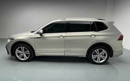 Volkswagen Tiguan II, 2023 год, 1 999 003 рублей, 8 фотография