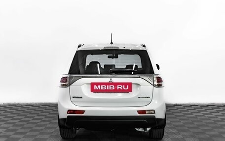 Mitsubishi Outlander III рестайлинг 3, 2014 год, 1 195 000 рублей, 5 фотография