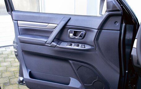 Mitsubishi Pajero IV, 2014 год, 2 085 000 рублей, 12 фотография