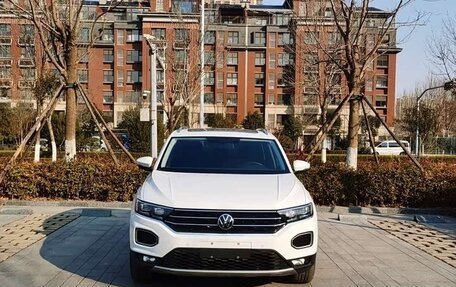 Volkswagen T-Roc I, 2022 год, 1 650 000 рублей, 2 фотография