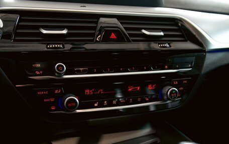 BMW 5 серия, 2019 год, 2 965 000 рублей, 15 фотография