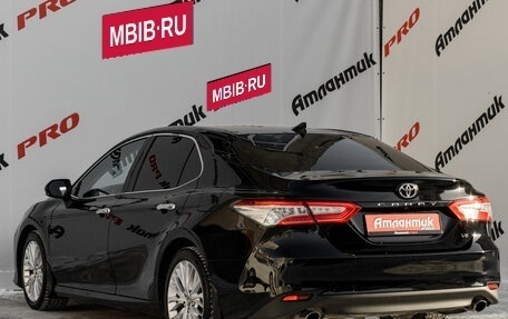 Toyota Camry, 2019 год, 3 100 000 рублей, 4 фотография