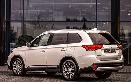 Mitsubishi Outlander III рестайлинг 3, 2018 год, 1 835 000 рублей, 4 фотография